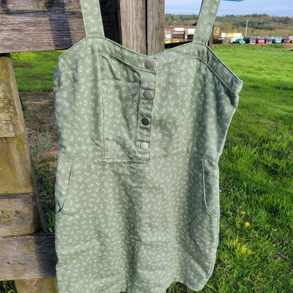 Green floral tailored cut dress - Picture 8 of 8